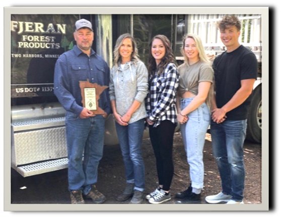 FRA LSR Outstanding Logger 2020 Fjeran Forest Products. In picture (L-R) Blake Fjeran, his wife Sue, daughters Sasha and Sarah, and son Brock. Sue does the books, while Brock joined the company full-time after graduating from high school in 2018.